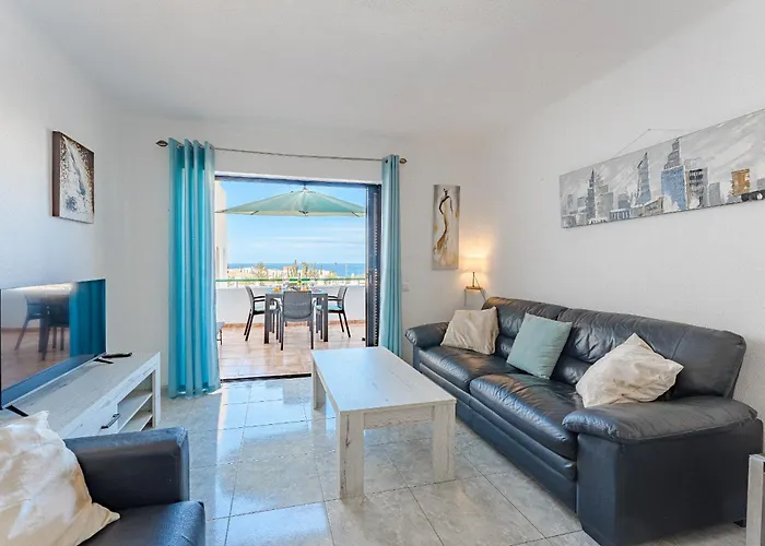 아파트 Heated Pool In Front Of A