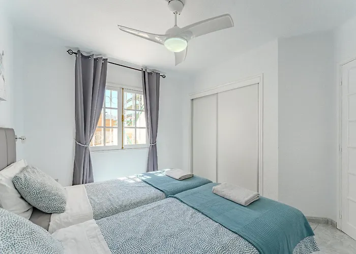 아파트 Heated Pool In Front Of A