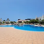 Heated Pool In Front Of A Apartmán