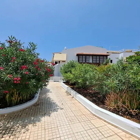 Appartamento Heated Pool In Front Of A