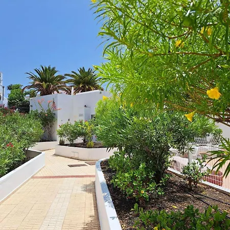 Heated Pool In Front Of A شقة *