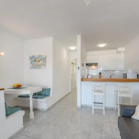 Heated Pool In Front Of A أذيخي