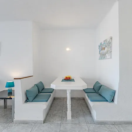 Heated Pool In Front Of A شقة