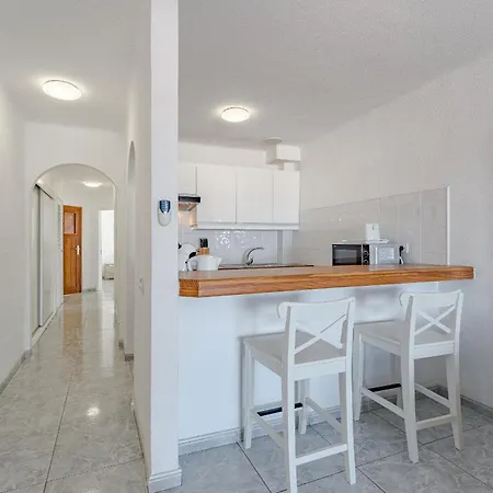 Heated Pool In Front Of A דירה אדחה